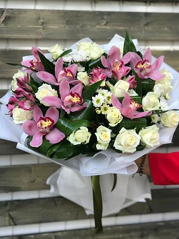 Букет цветов из: Розы и Хризантемы в Фенино