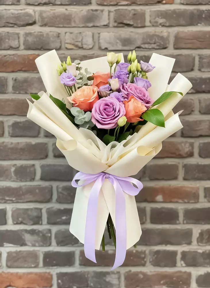 Букет цветов из: Лизиантусы и Розы в Фенино