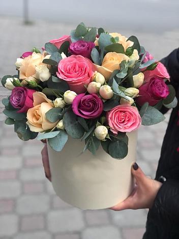 Цветочная композиция из Розы в шляпной коробке в Фенино