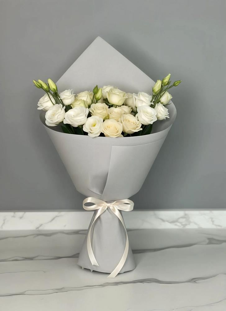 Букет цветов из: Розы и Лизиантусы в Фенино