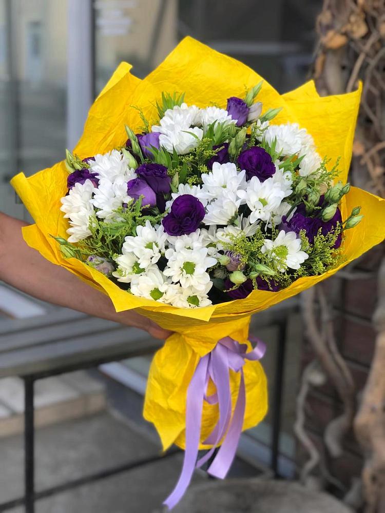 Букет цветов из: Ирисы, Хризантемы и Ромашки в Фенино