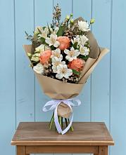 Букет цветов из:  Альстромерии, Лизиантусы, Розы и Хризантемы #REPLACE_PRED# Фенино