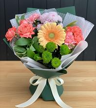 Букет цветов из:  Гвоздики, Розы, Герберы и Хризантемы в Фенино