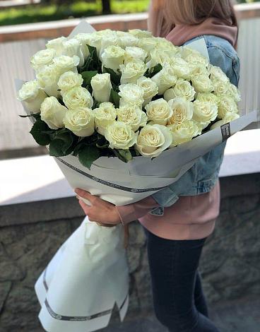 Букет 35 Белых роз в Фенино
