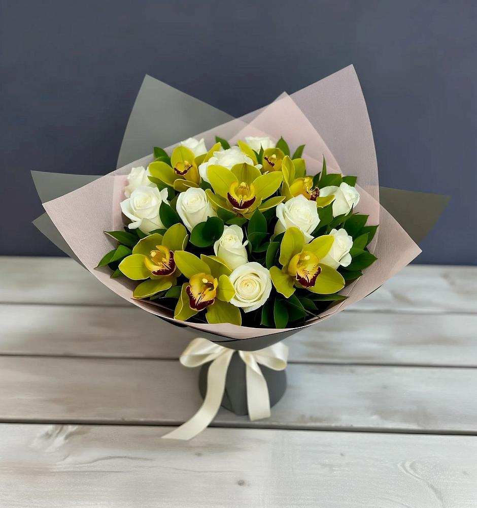 Букет цветов из: Орхидеи и Розы в Фенино