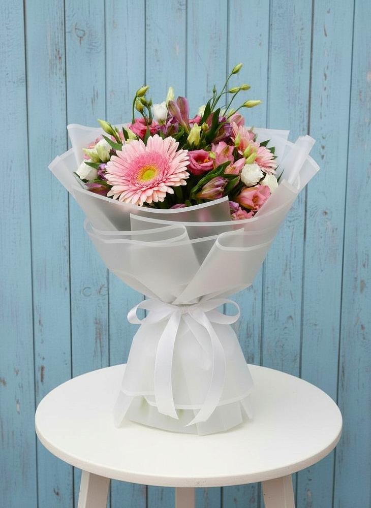 Букет цветов из: Герберы, Альстромерии и Лизиантусы в Фенино