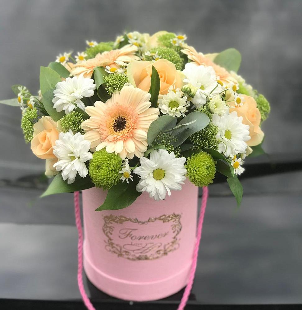 Цветочная композиция из Розы, Герберы и Хризантемы в шляпной коробке в Фенино