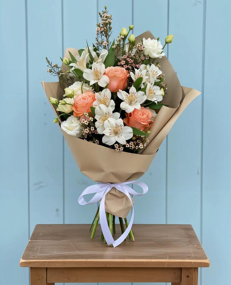 Букет цветов из: Альстромерии, Лизиантусы, Розы и Хризантемы в Фенино